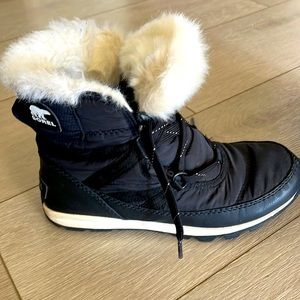 Women’s furry Sorel black snow boots size US 5 , UK 4